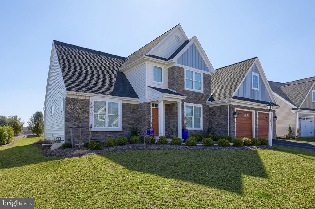 Photo of 1019 GREENVIEW DR, LANCASTER, PA 17601 (MLS # PALA2032084)