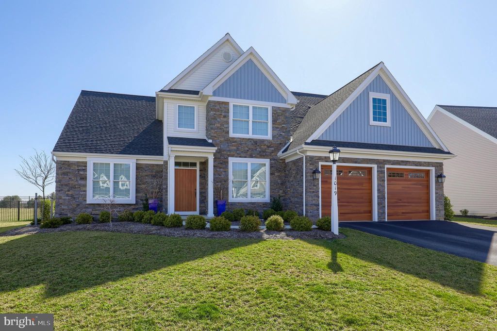 Photo of 1019 GREENVIEW DR, LANCASTER, PA 17601 (MLS # PALA2032084)