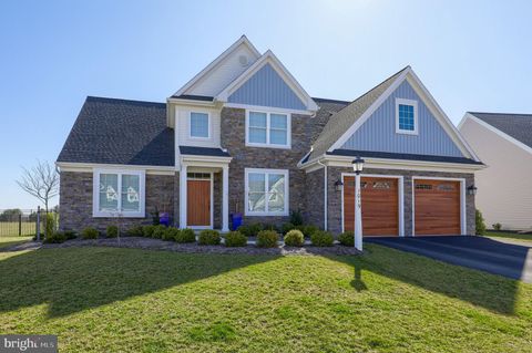 Photo of 1019 GREENVIEW DR, LANCASTER, PA 17601 (MLS # PALA2032084)