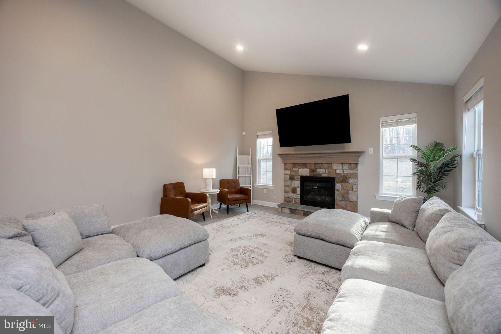 FOREST HILLS - Residential