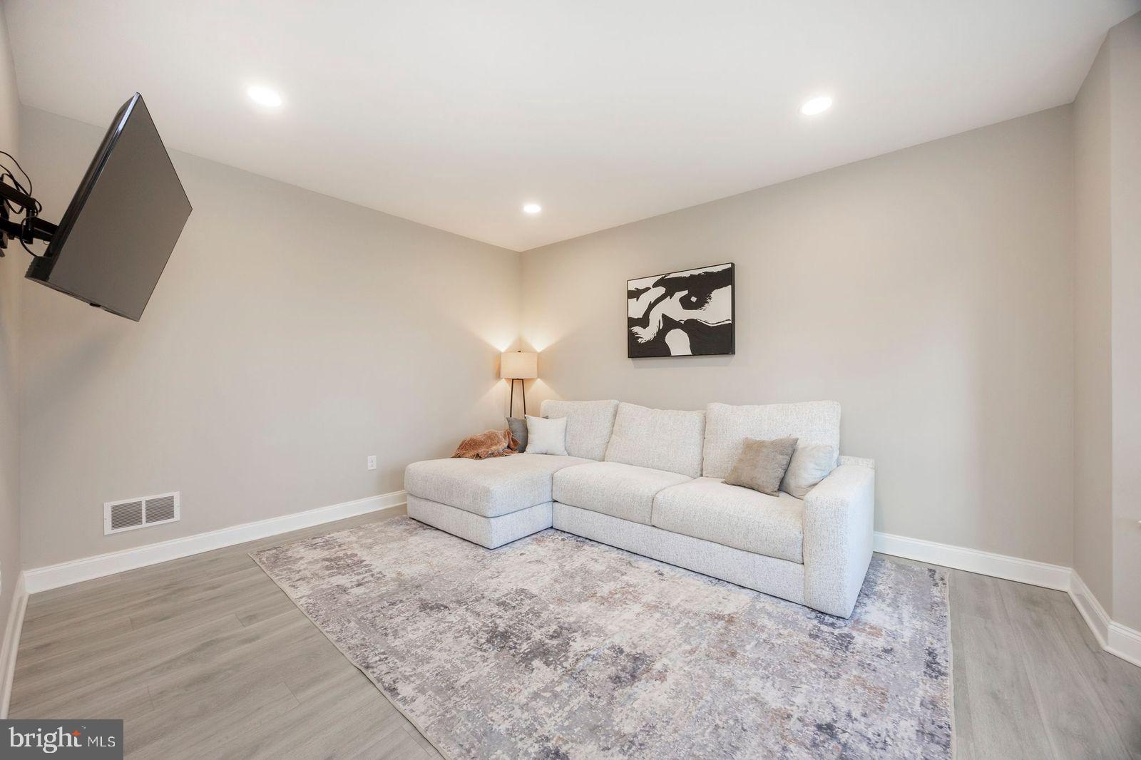 FOREST HILLS - Residential