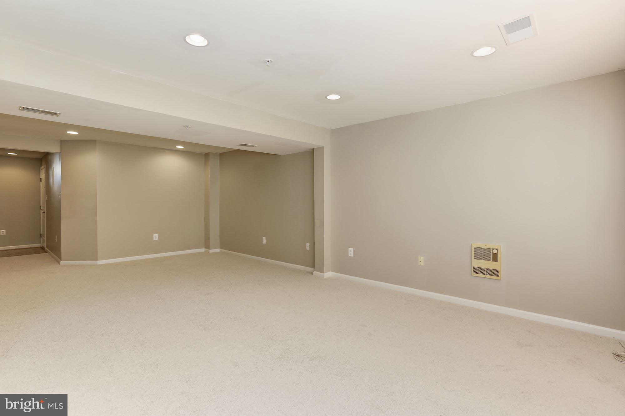 LANDOVER MEWS-PLAT FIVE> - Farm