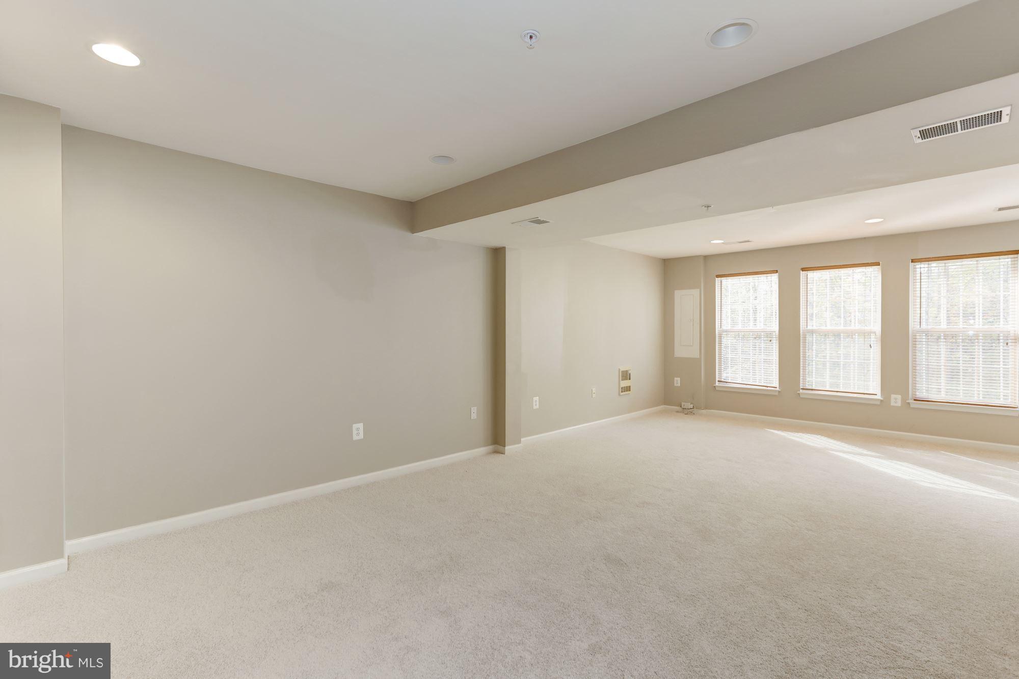 LANDOVER MEWS-PLAT FIVE> - Farm