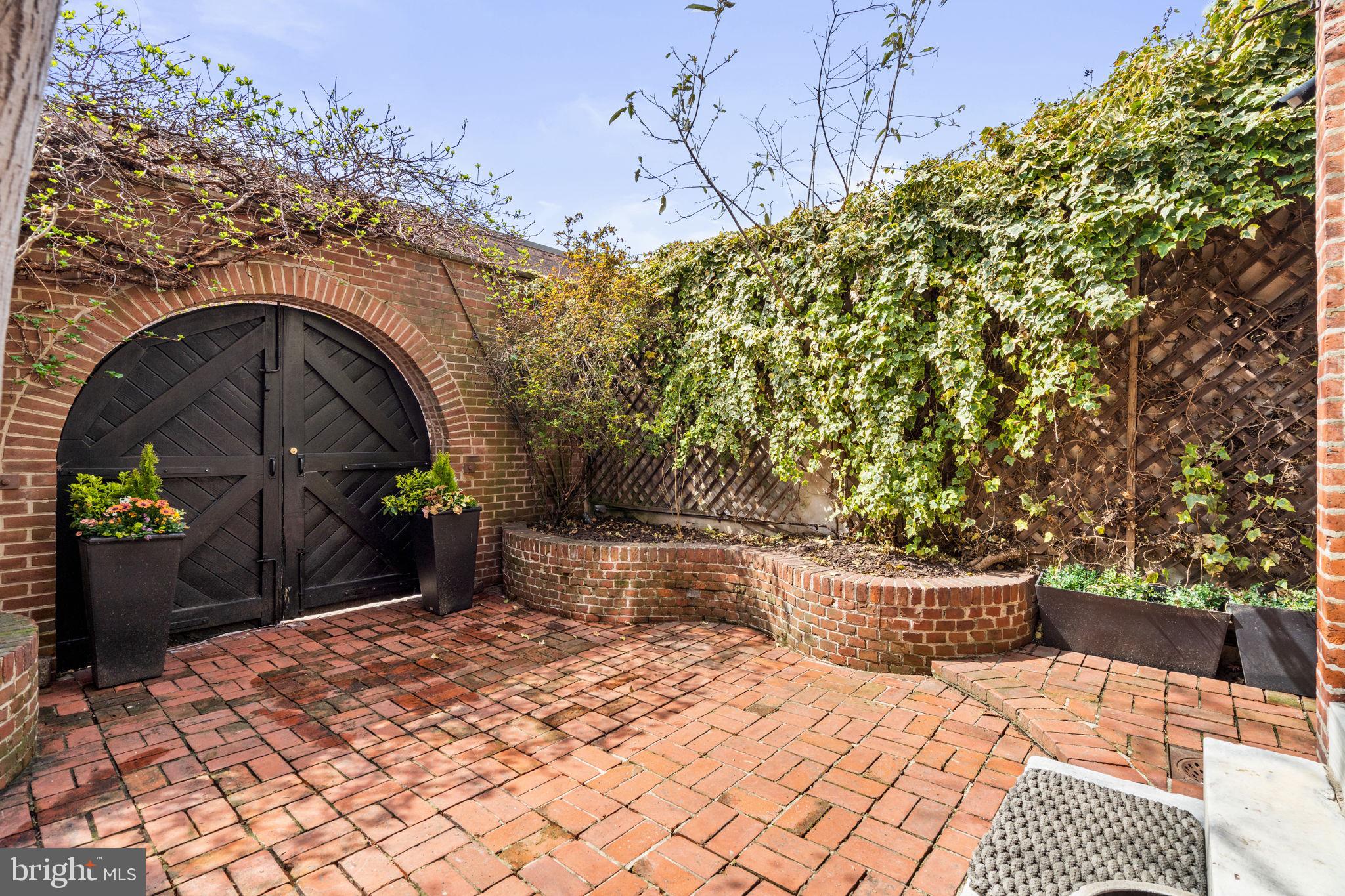 SOCIETY HILL - Residential