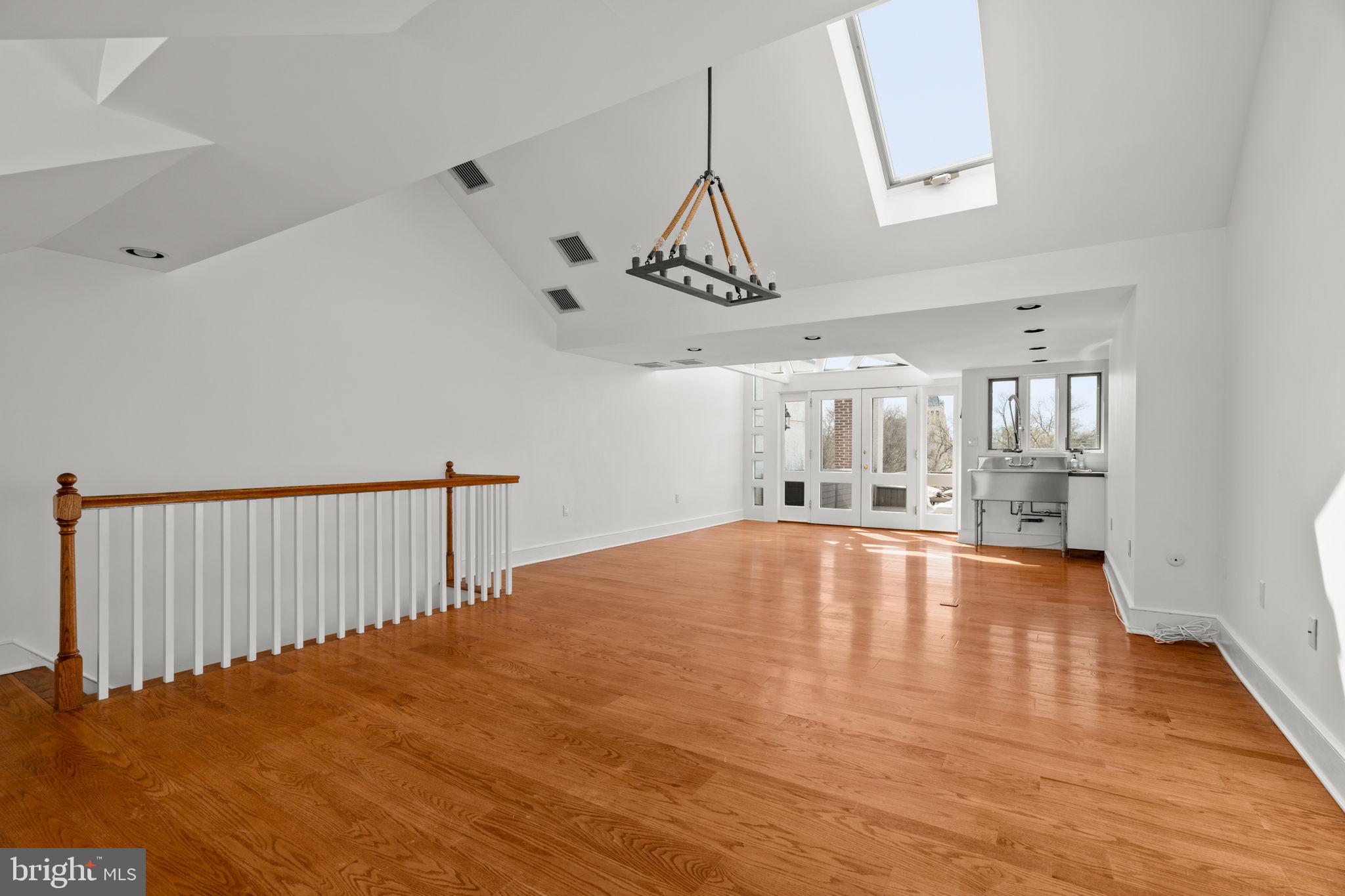 SOCIETY HILL - Residential