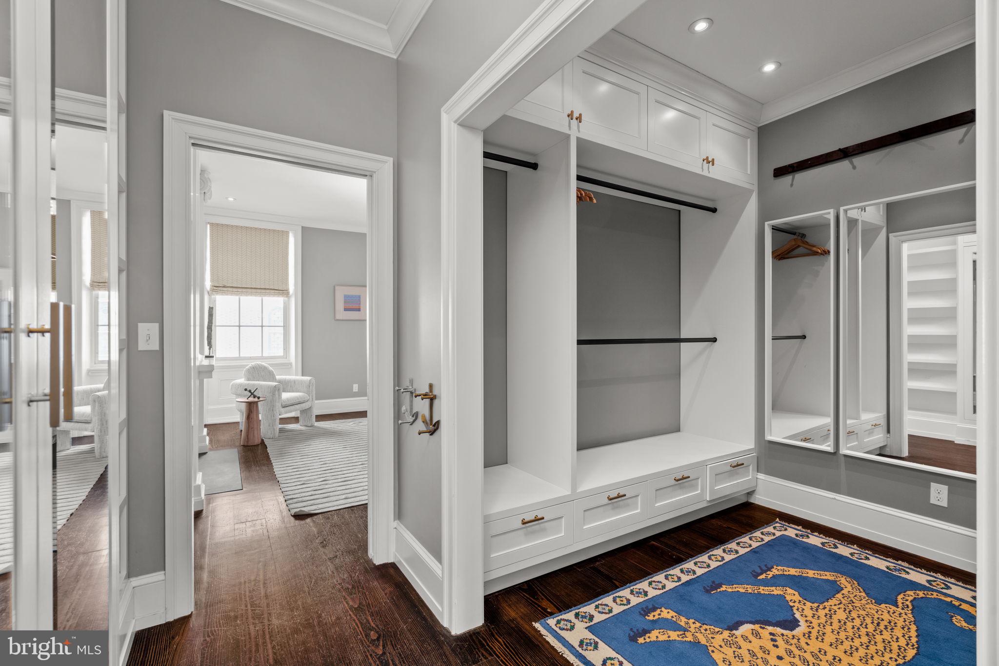 SOCIETY HILL - Residential