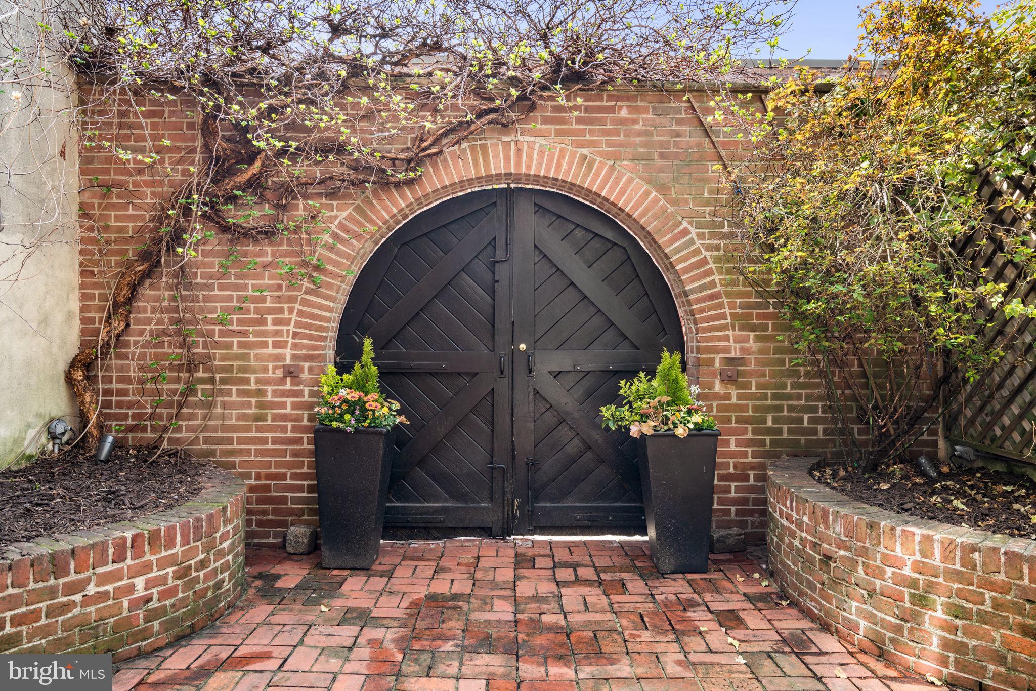 SOCIETY HILL - Residential