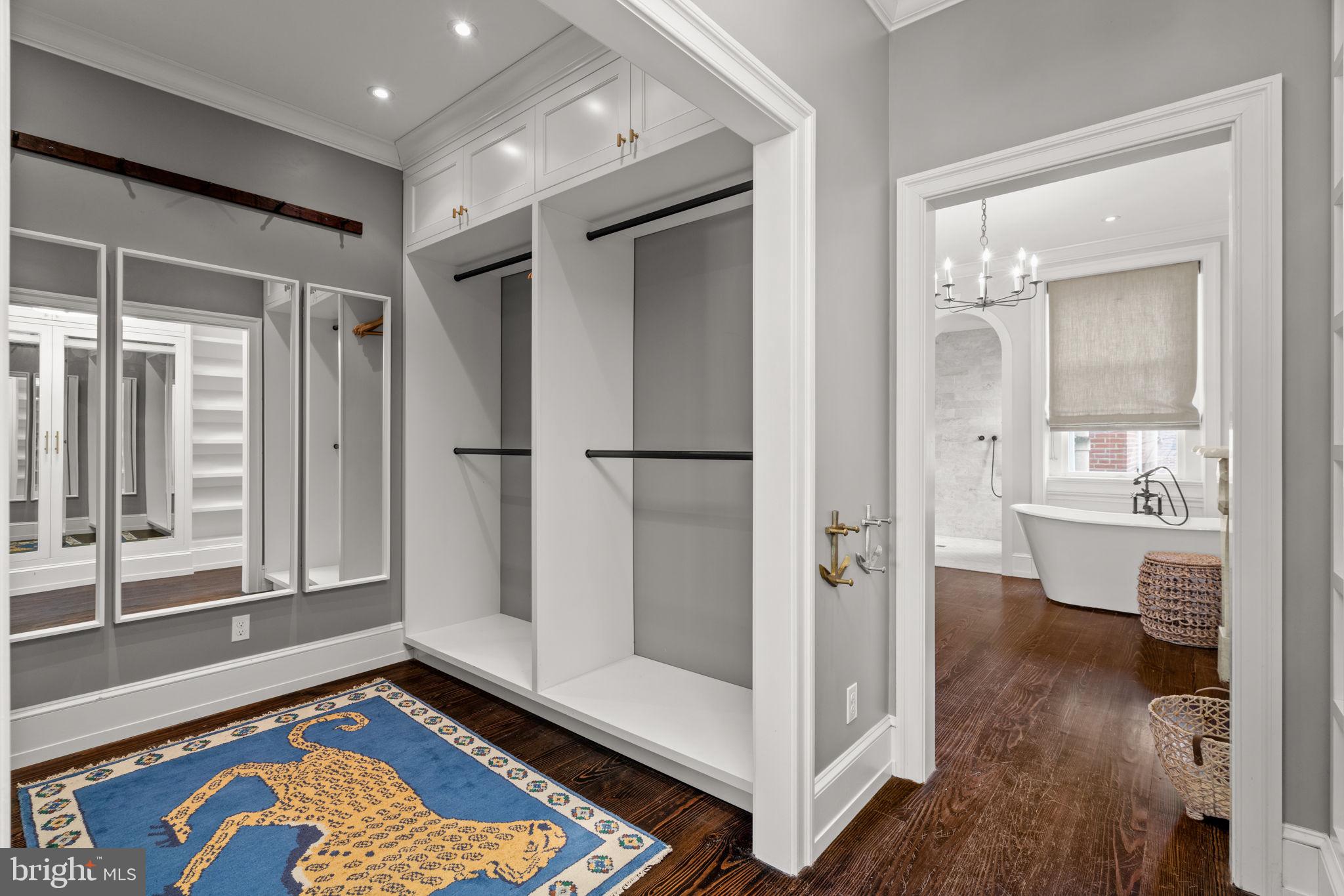 SOCIETY HILL - Residential