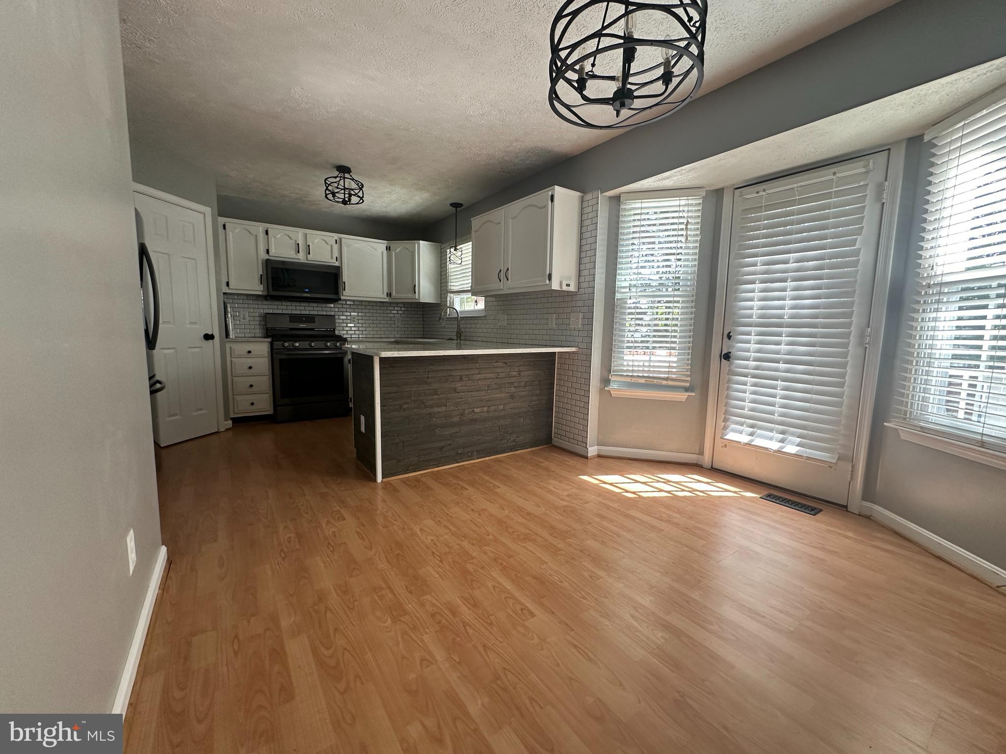 HAMPTON OAKS - Residential Lease