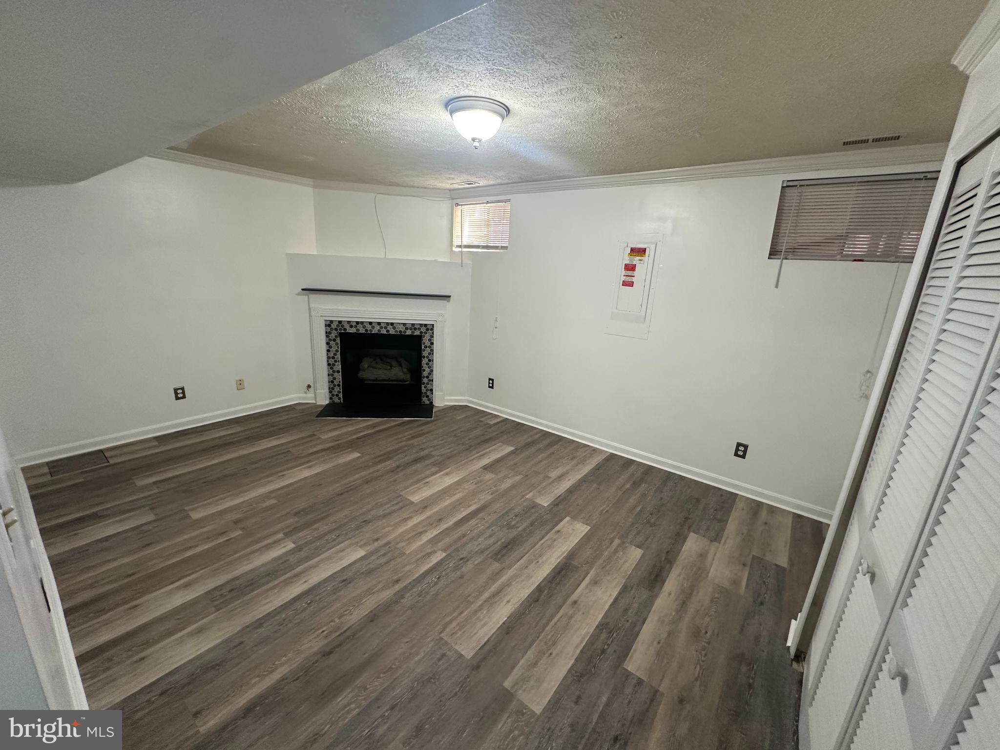 HAMPTON OAKS - Residential Lease