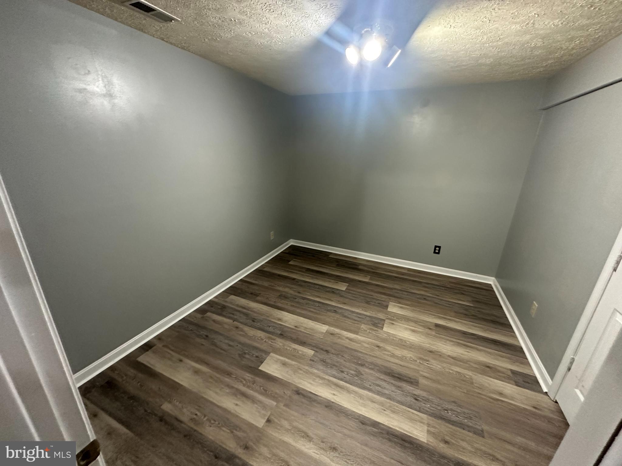 HAMPTON OAKS - Residential Lease