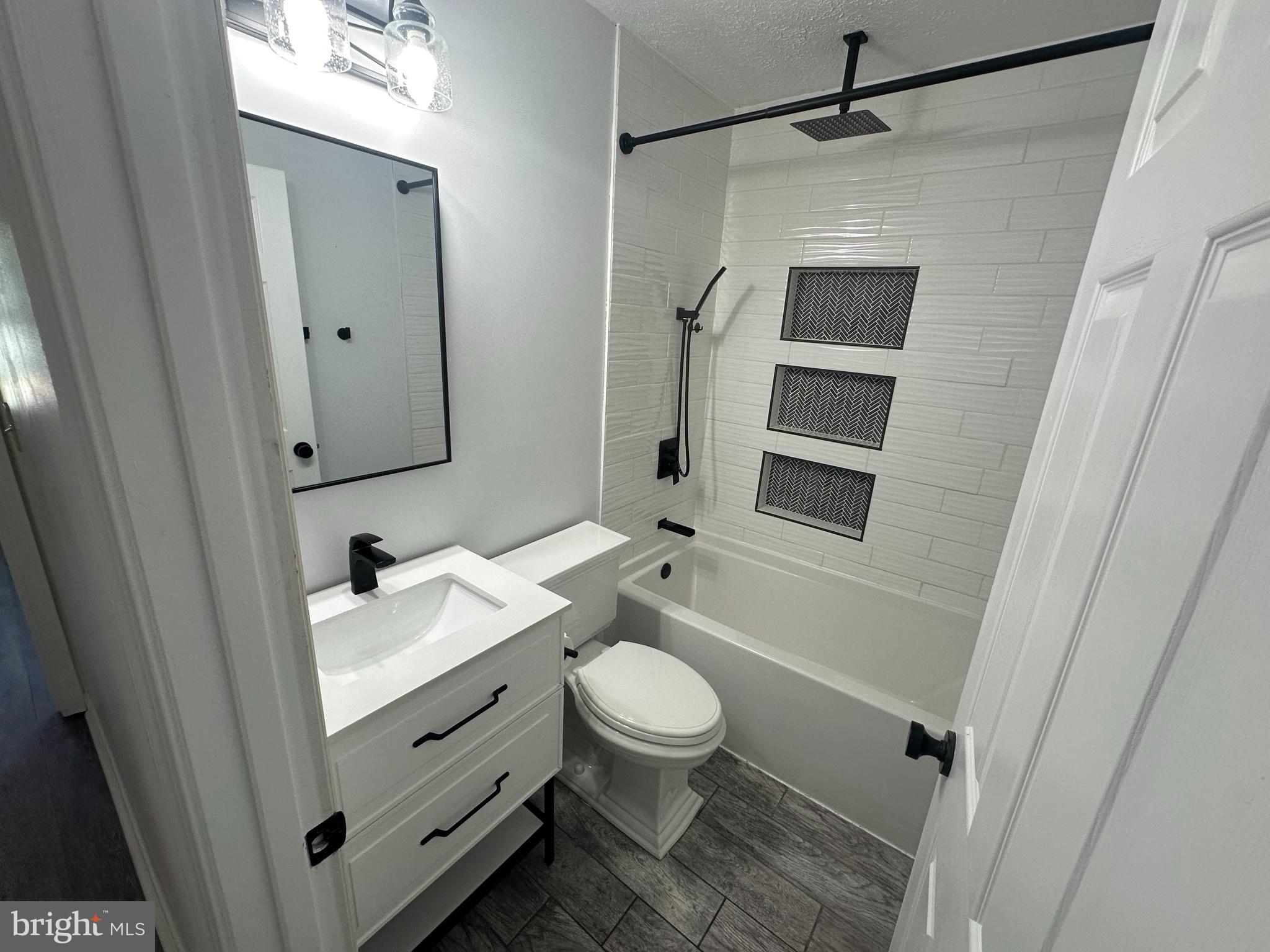 HAMPTON OAKS - Residential Lease