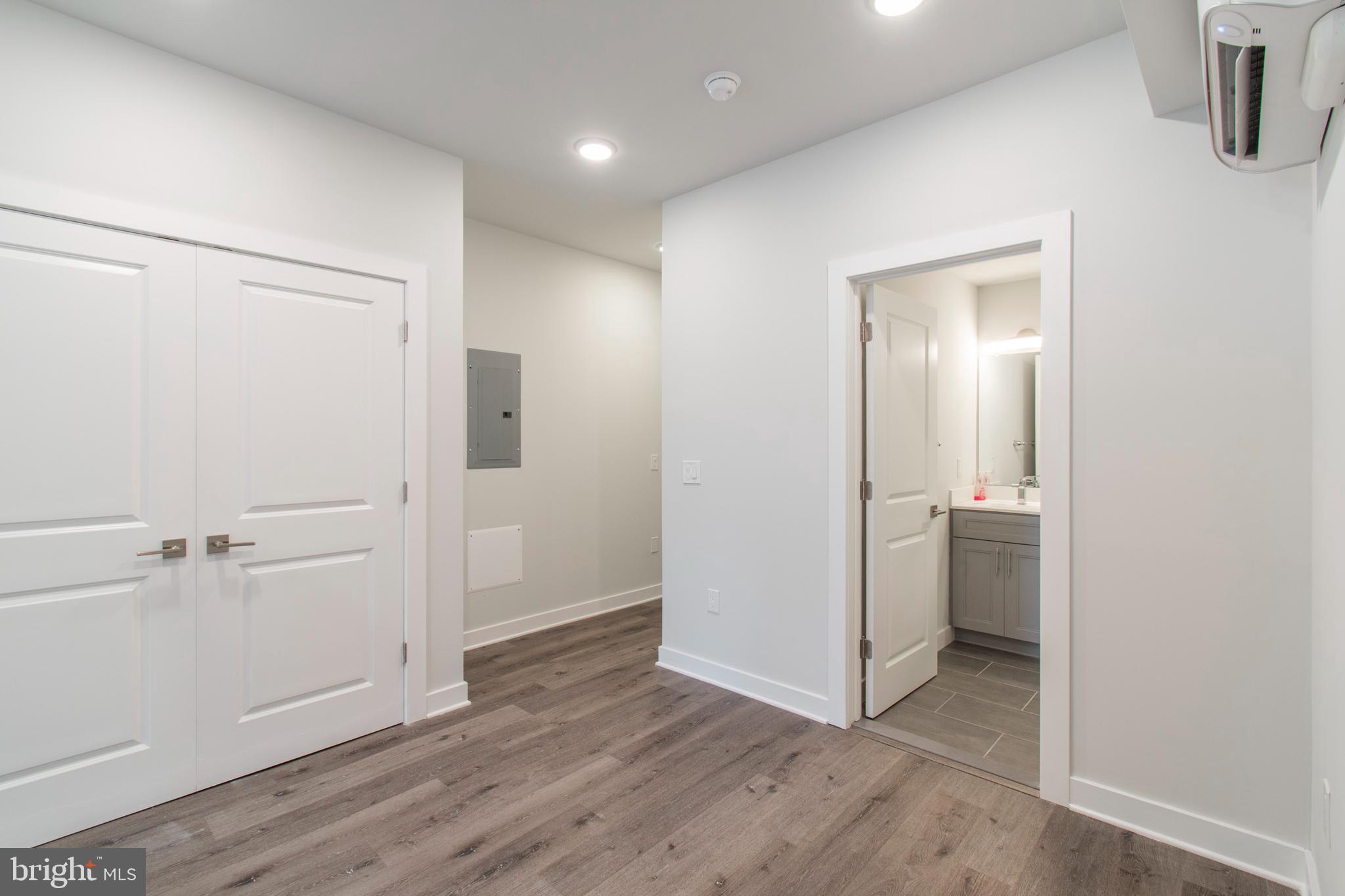 UNIVERSITY CITY - Residential Lease