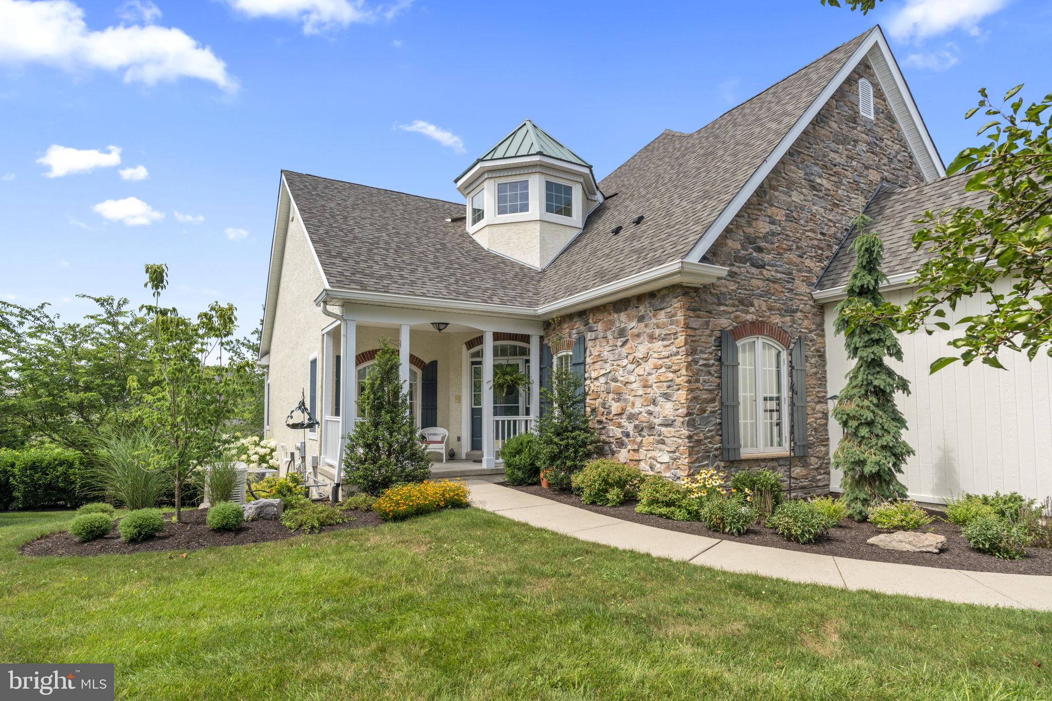 5859 HICKORY HOLLOW LANE