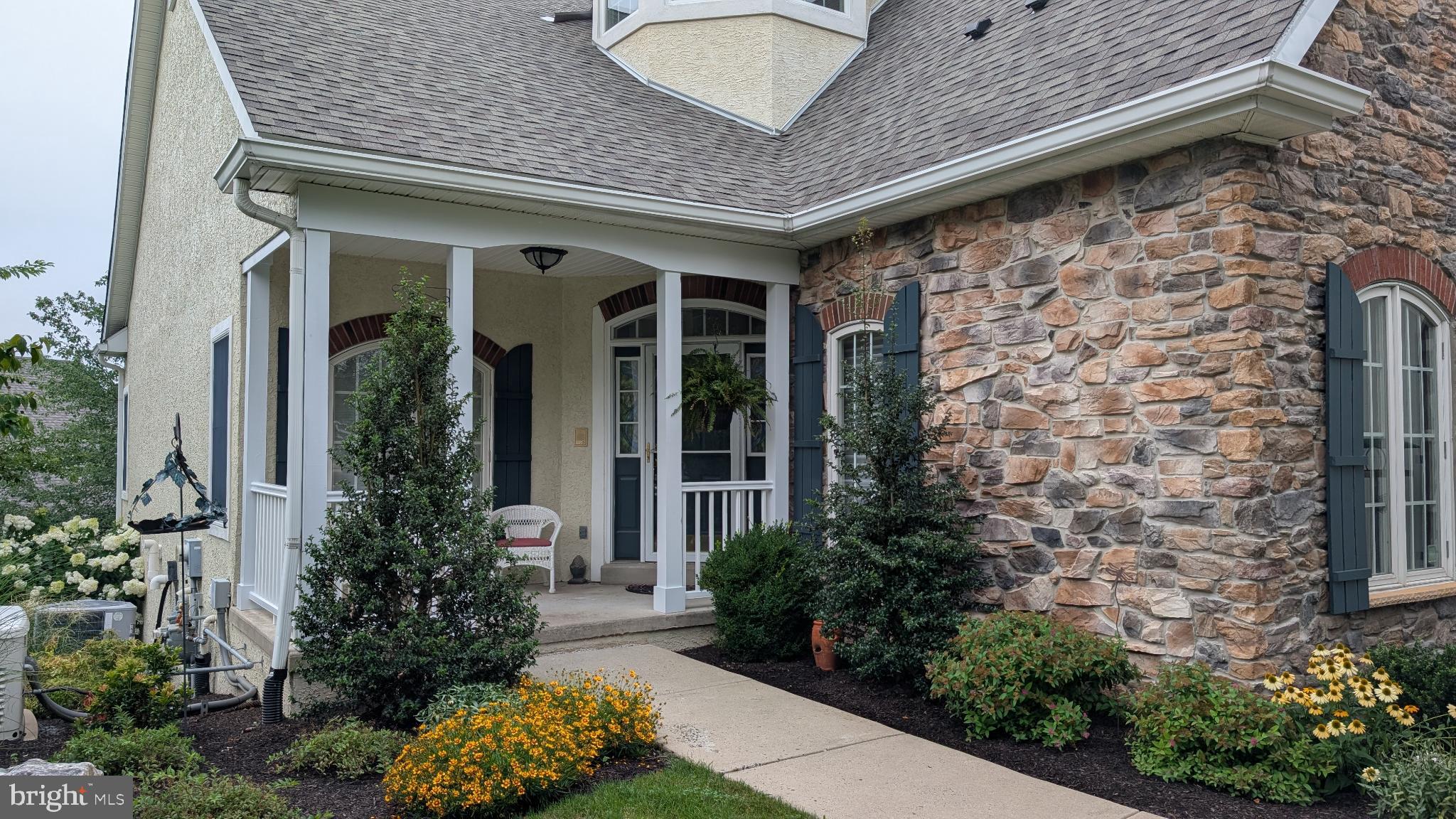 5859 HICKORY HOLLOW LANE