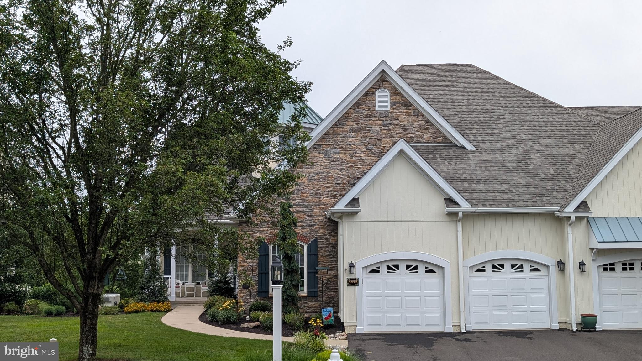 5859 HICKORY HOLLOW LANE