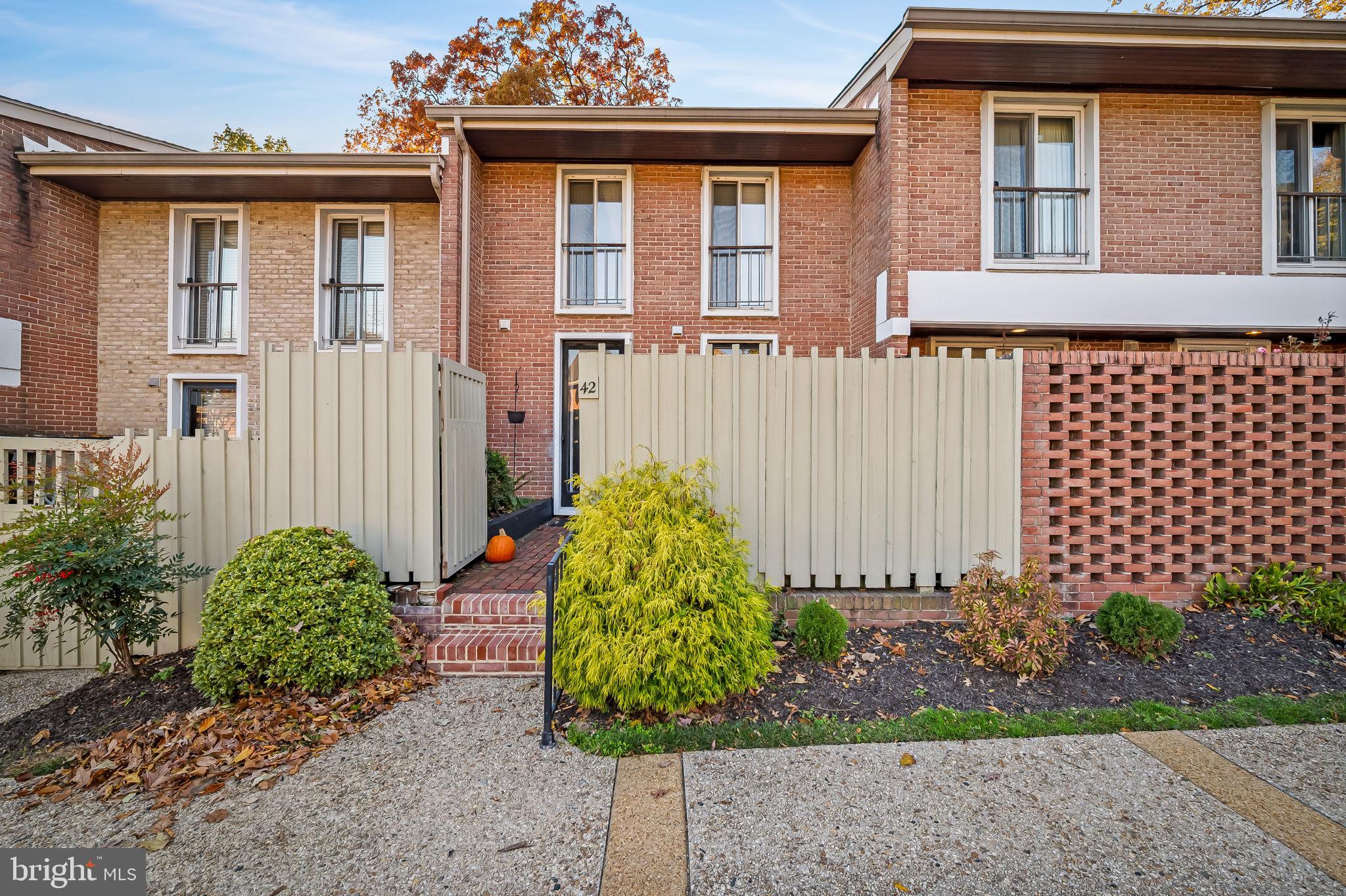 CROSS KEYS - Residential