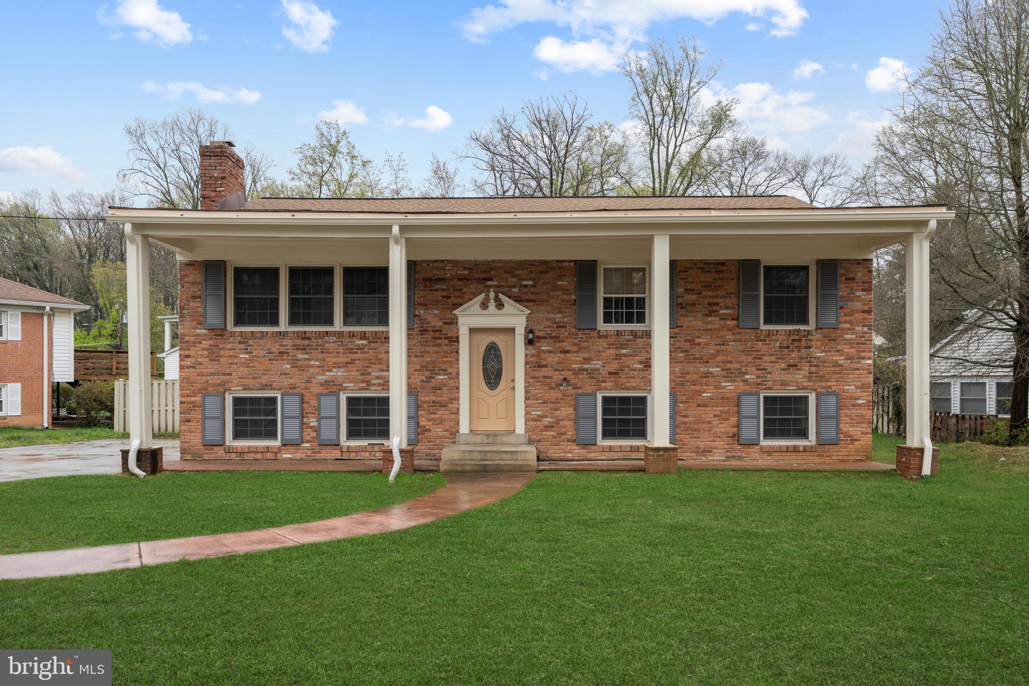 Completely renovated inside out with luxurious finishes! Located beautifully between 495 and the Turnpike making this rental perfect for everyone! INOVA, George Mason University, Mosaic, Tysons Corner, and NOVA Community College are all just minutes away. Large backyard is perfect for hosting in the upcoming Spring and Summer season, or to enjoy quiet moments surrounded by beautiful views.