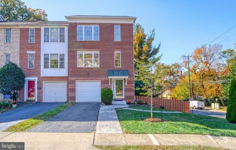 Photo of 1624 S Taylor Street, ARLINGTON, VA 22204 (MLS # VAAR2073770)