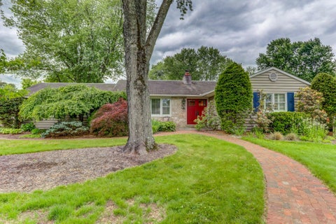 Homes For Sale - 827 Mount Airy Road<br/> COLLEGEVILLE, PA 19426