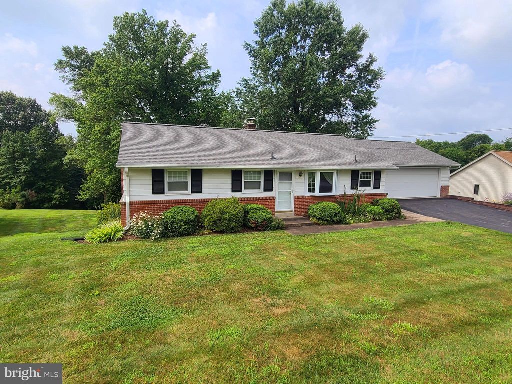 Photo of 8 BREEZY KNOLL RD, WILLOW STREET, PA 17584 (MLS # PALA2038978)