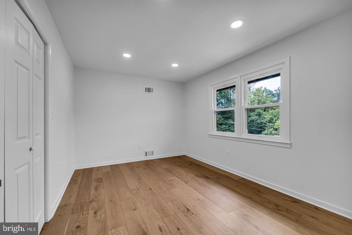 OVER LEE KNOLLS - Residential