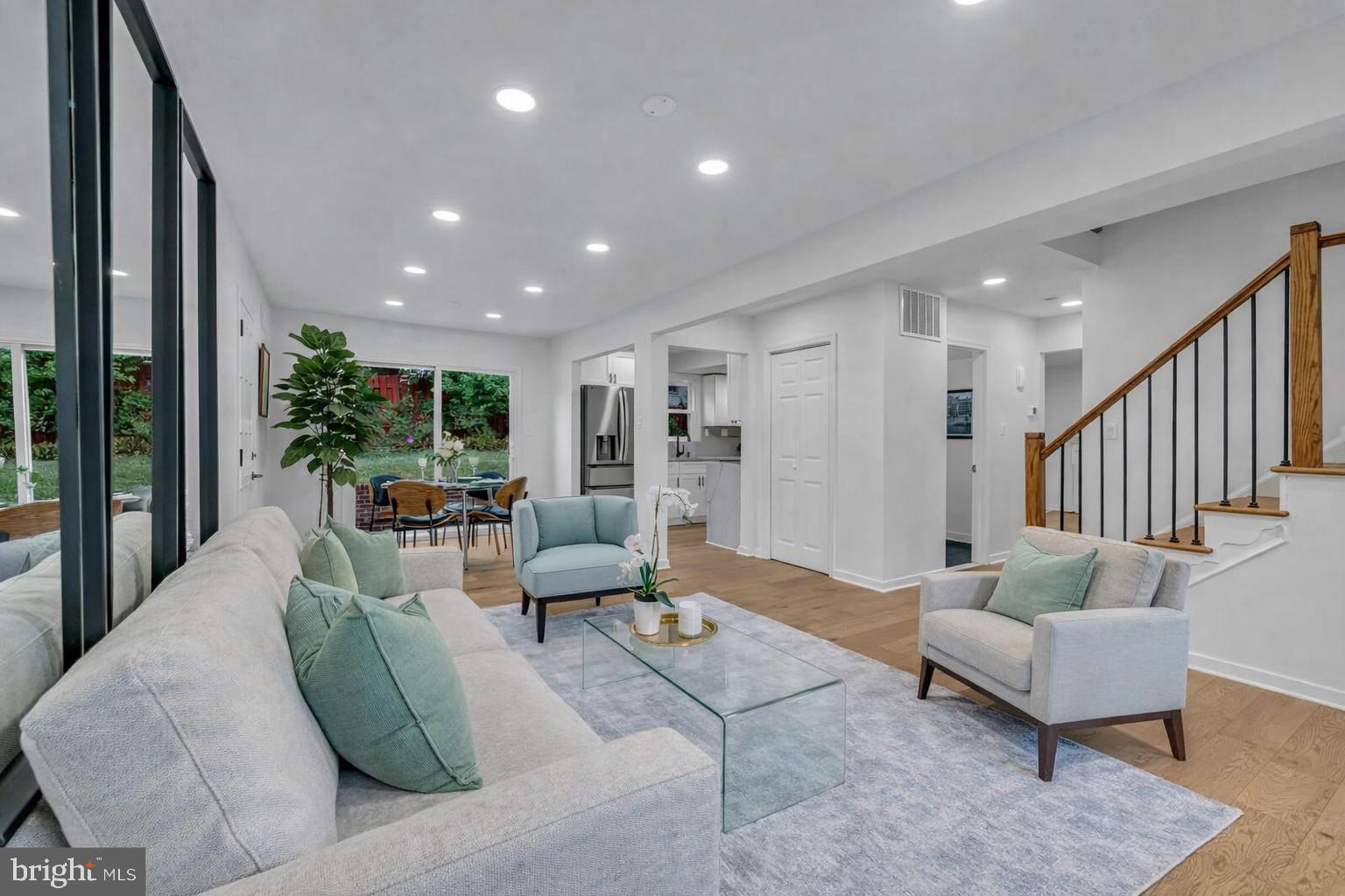 OVER LEE KNOLLS - Residential