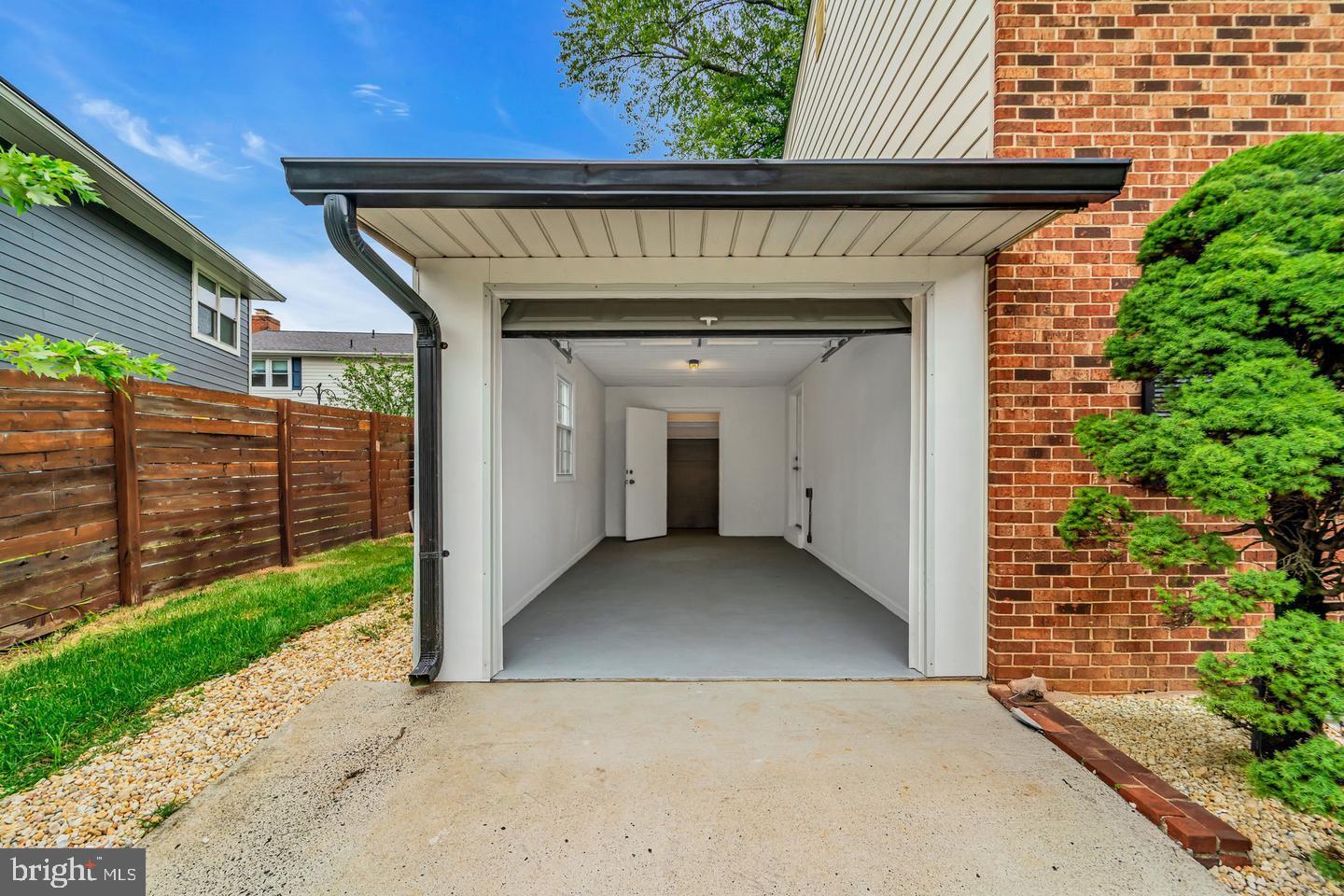 OVER LEE KNOLLS - Residential