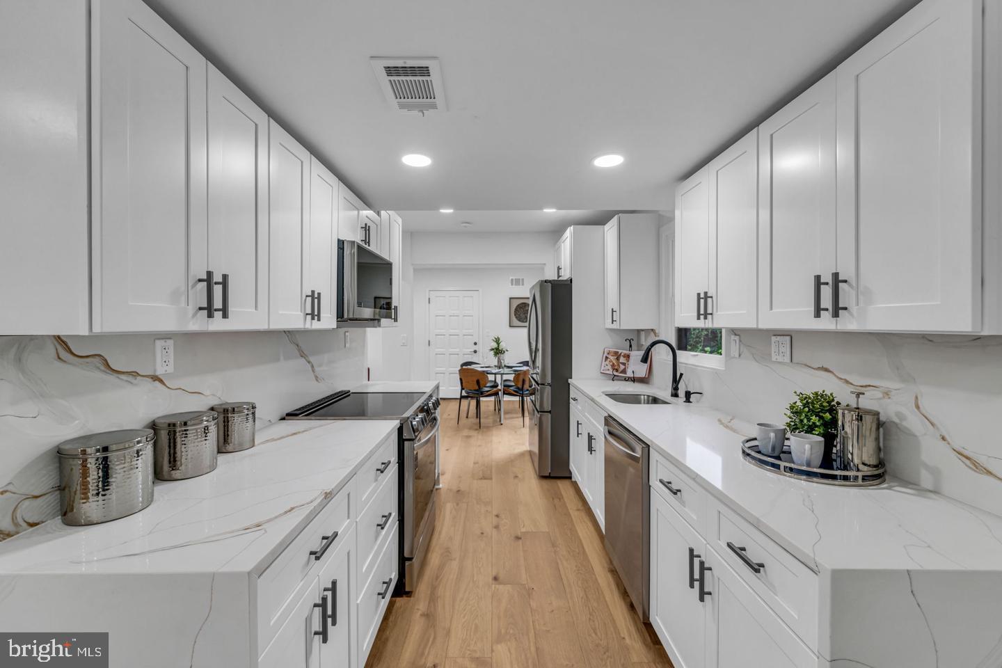 OVER LEE KNOLLS - Residential