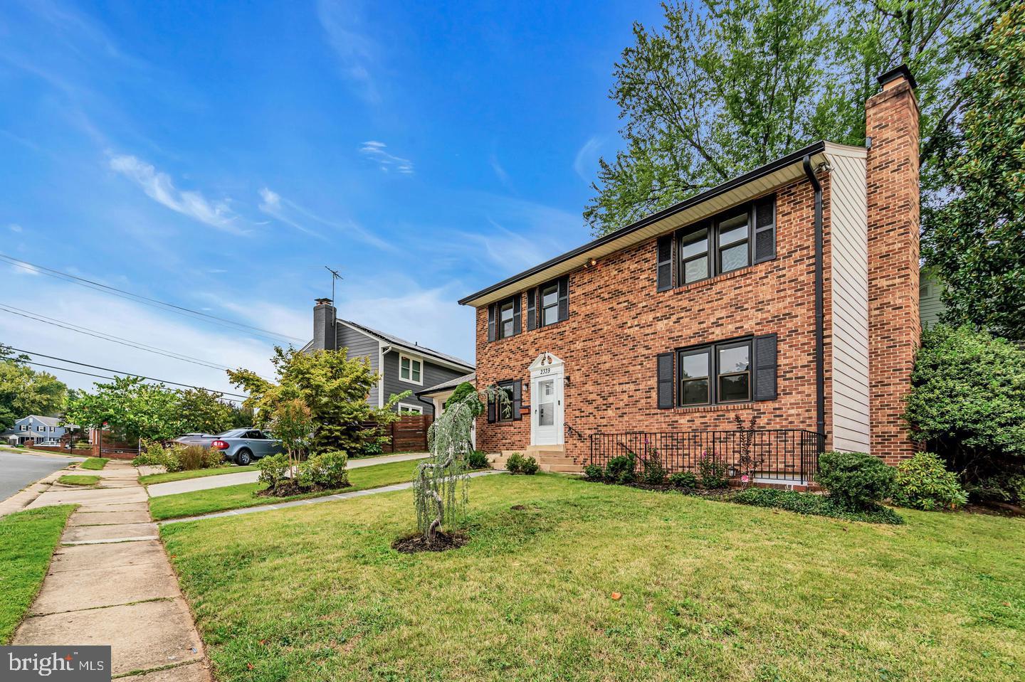 OVER LEE KNOLLS - Residential