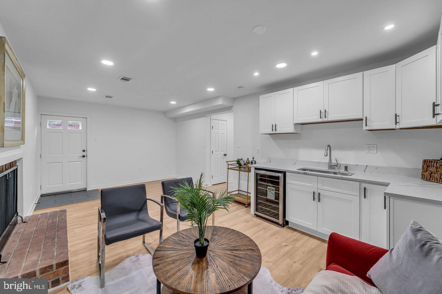 OVER LEE KNOLLS - Residential