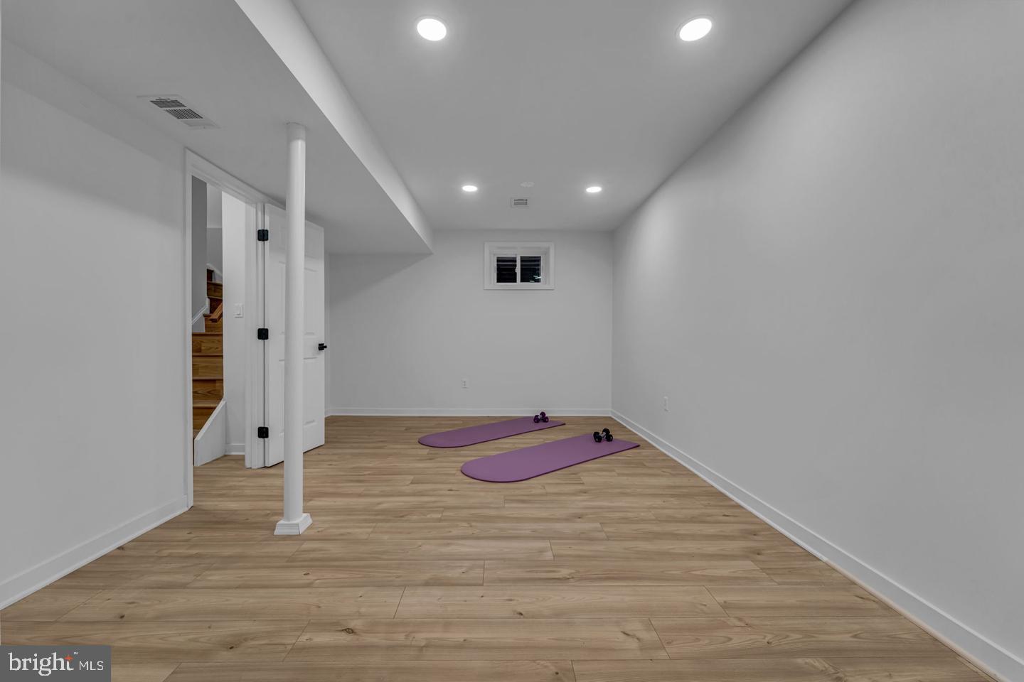 OVER LEE KNOLLS - Residential