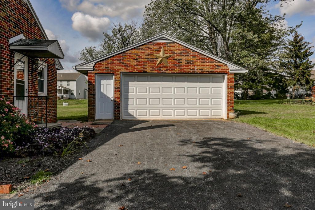 Photo of 13 Parkview Drive, Elizabethtown, PA 17022 (MLS # PALA2041978)