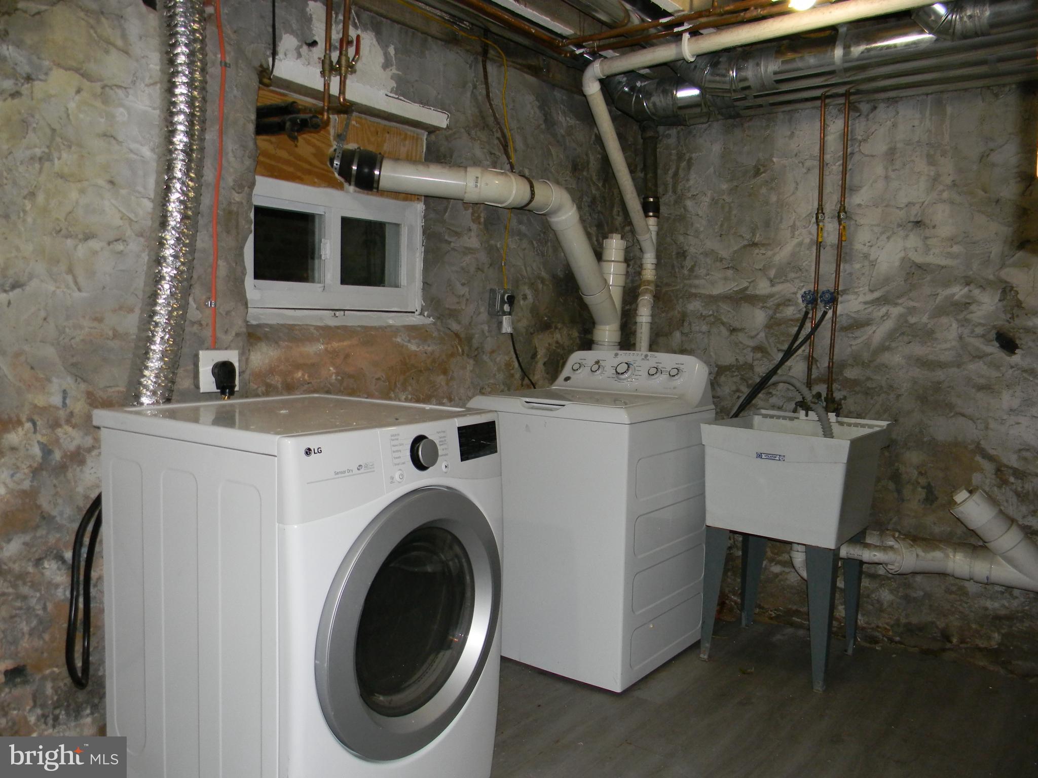 ROSEMONT - Residential Lease