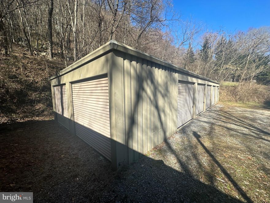 Come check out this investment opportunity! 16 storage units located in Berkeley Springs. 12 of the 16 units are currently rented so it produces cash on day 1!

3- 5x10 units
6-5x15 units
2 10x10 units
5- 10x20 units
