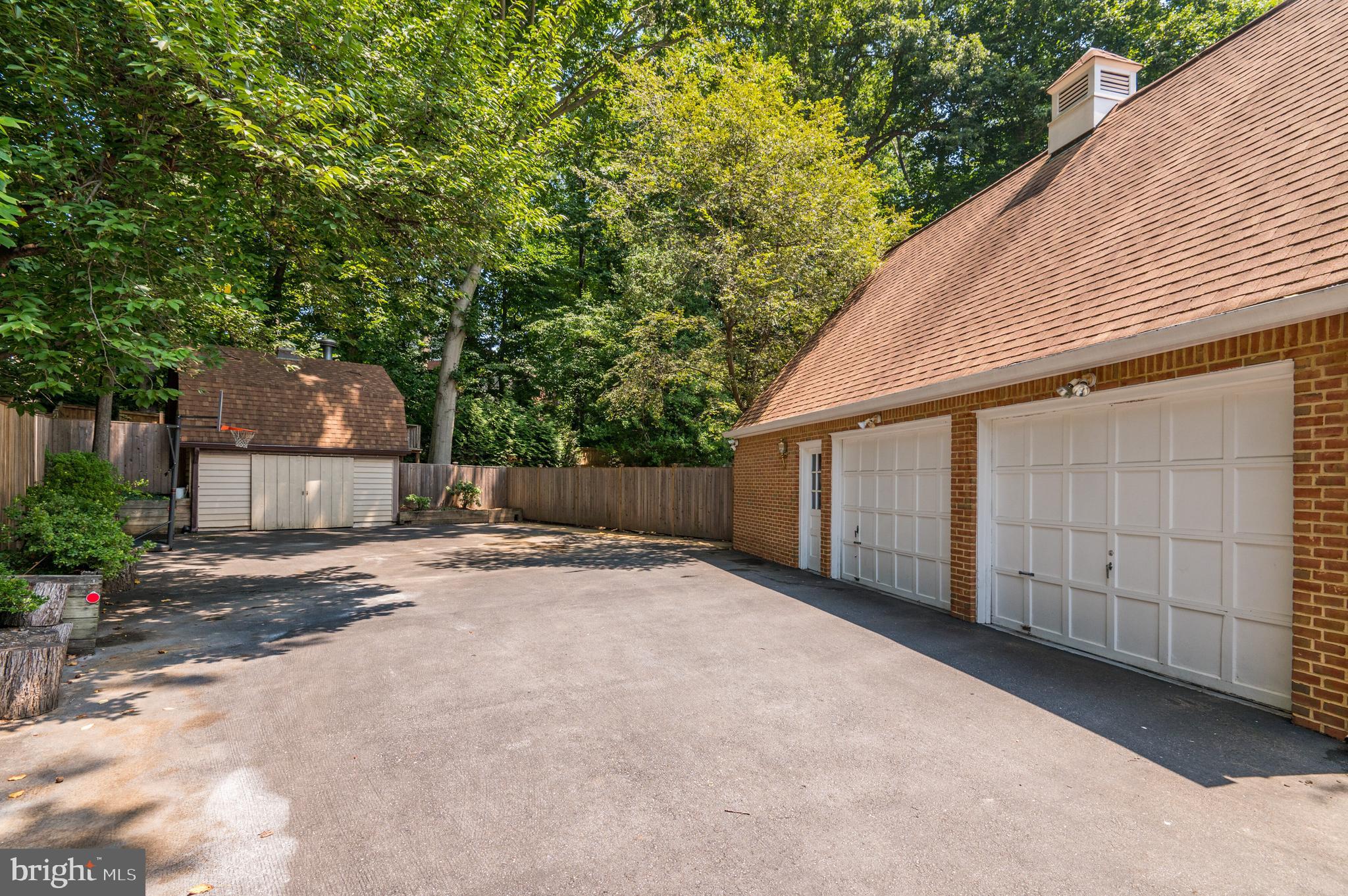 MCAULEY PARK - Residential