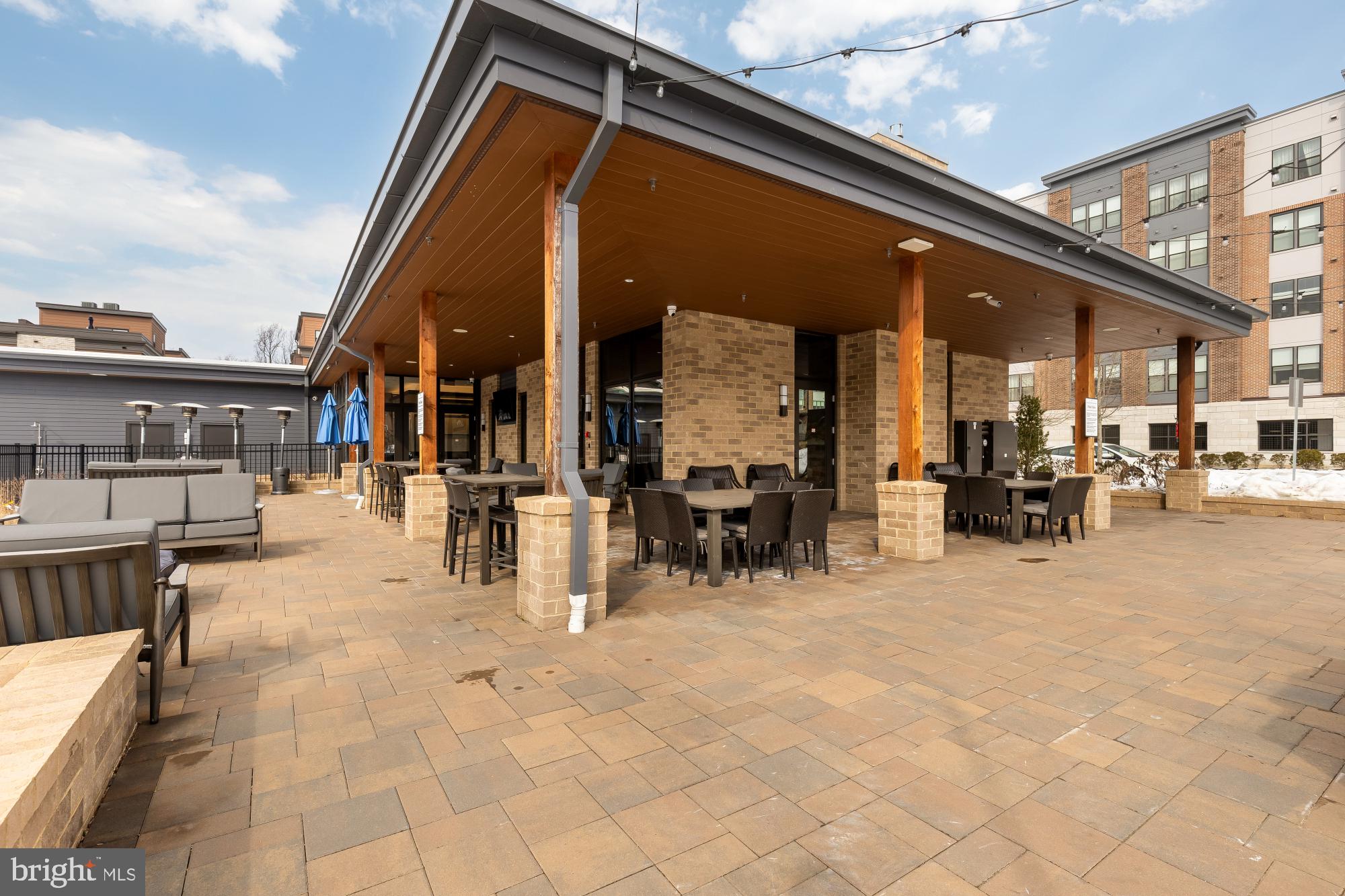 TOWER OAKS - Residential