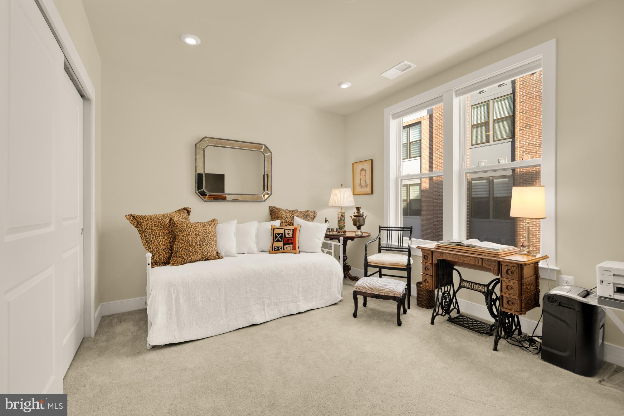 TOWER OAKS - Residential