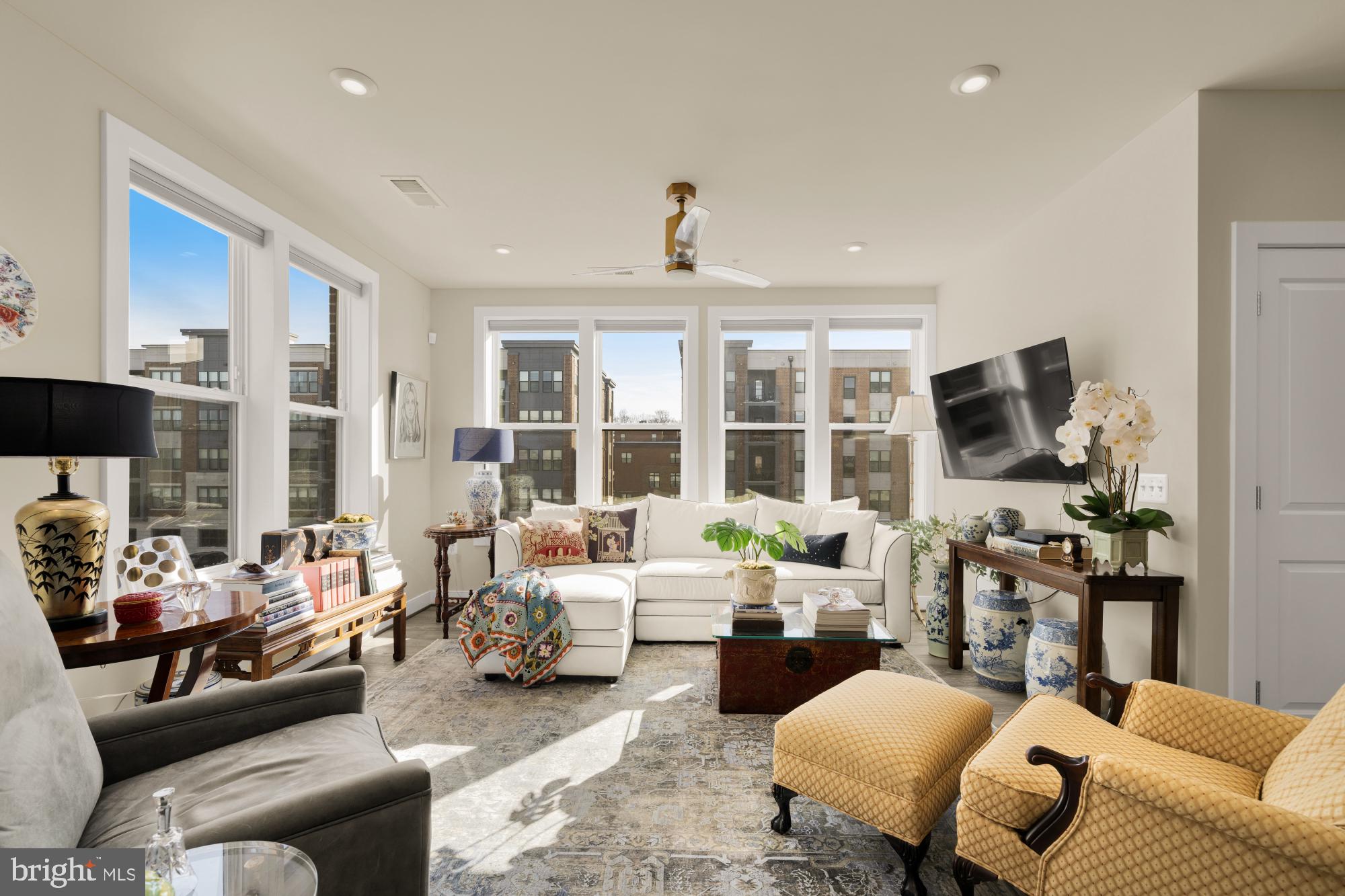 TOWER OAKS - Residential