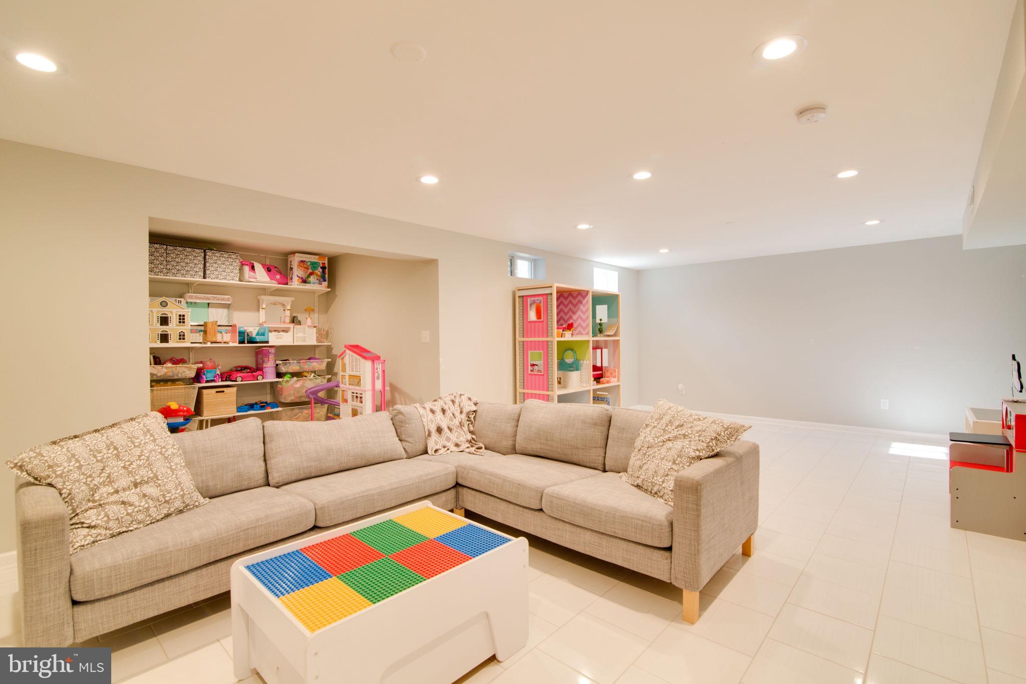 LADYSMITH VILLAGE - Residential