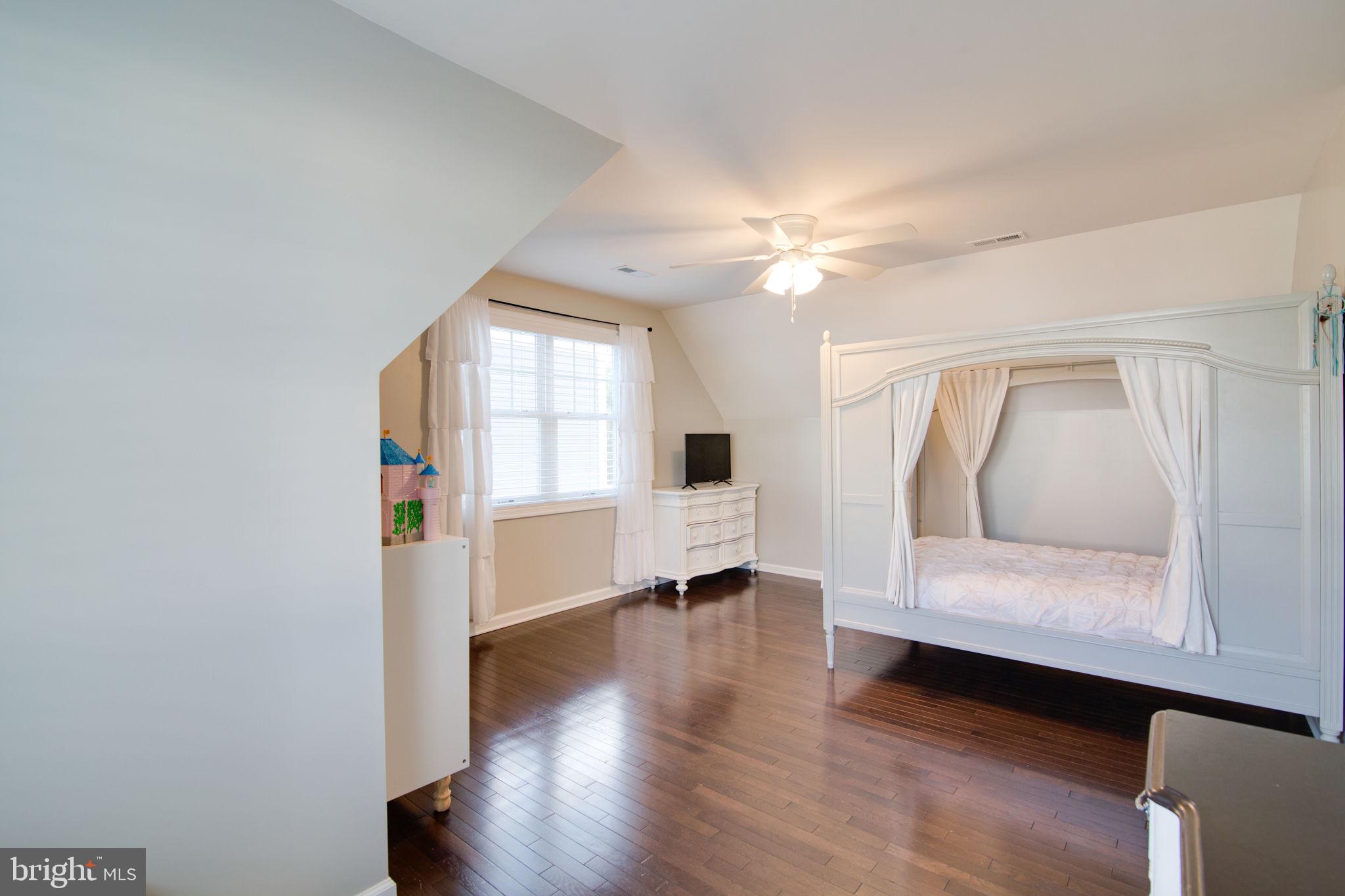 LADYSMITH VILLAGE - Residential