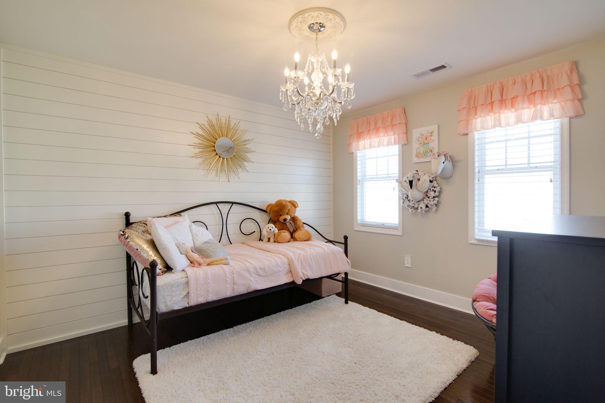 LADYSMITH VILLAGE - Residential