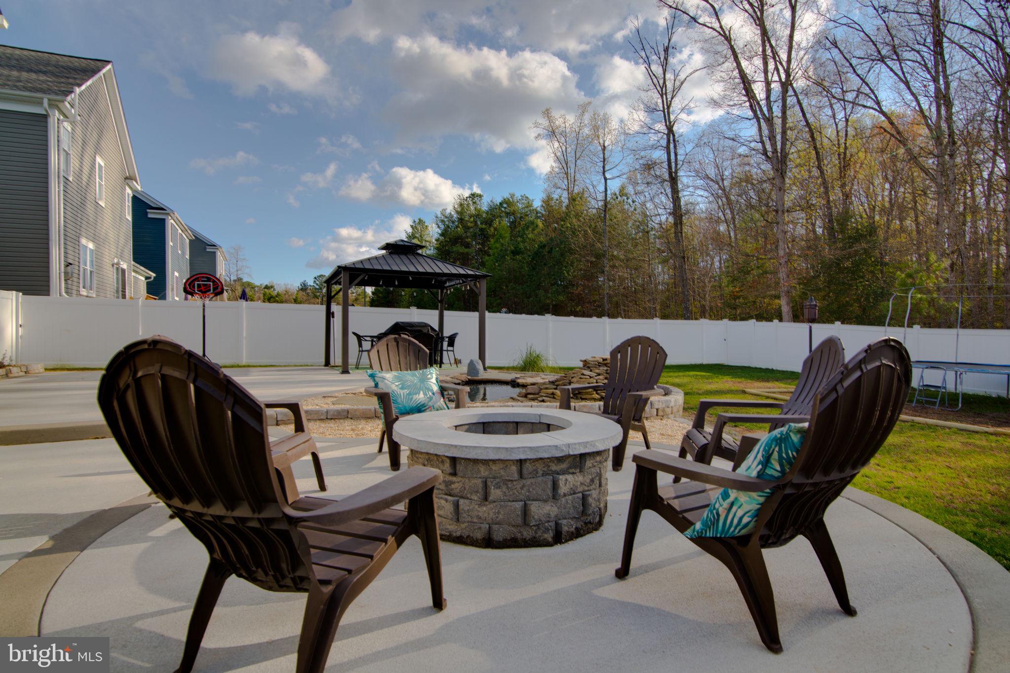 LADYSMITH VILLAGE - Residential