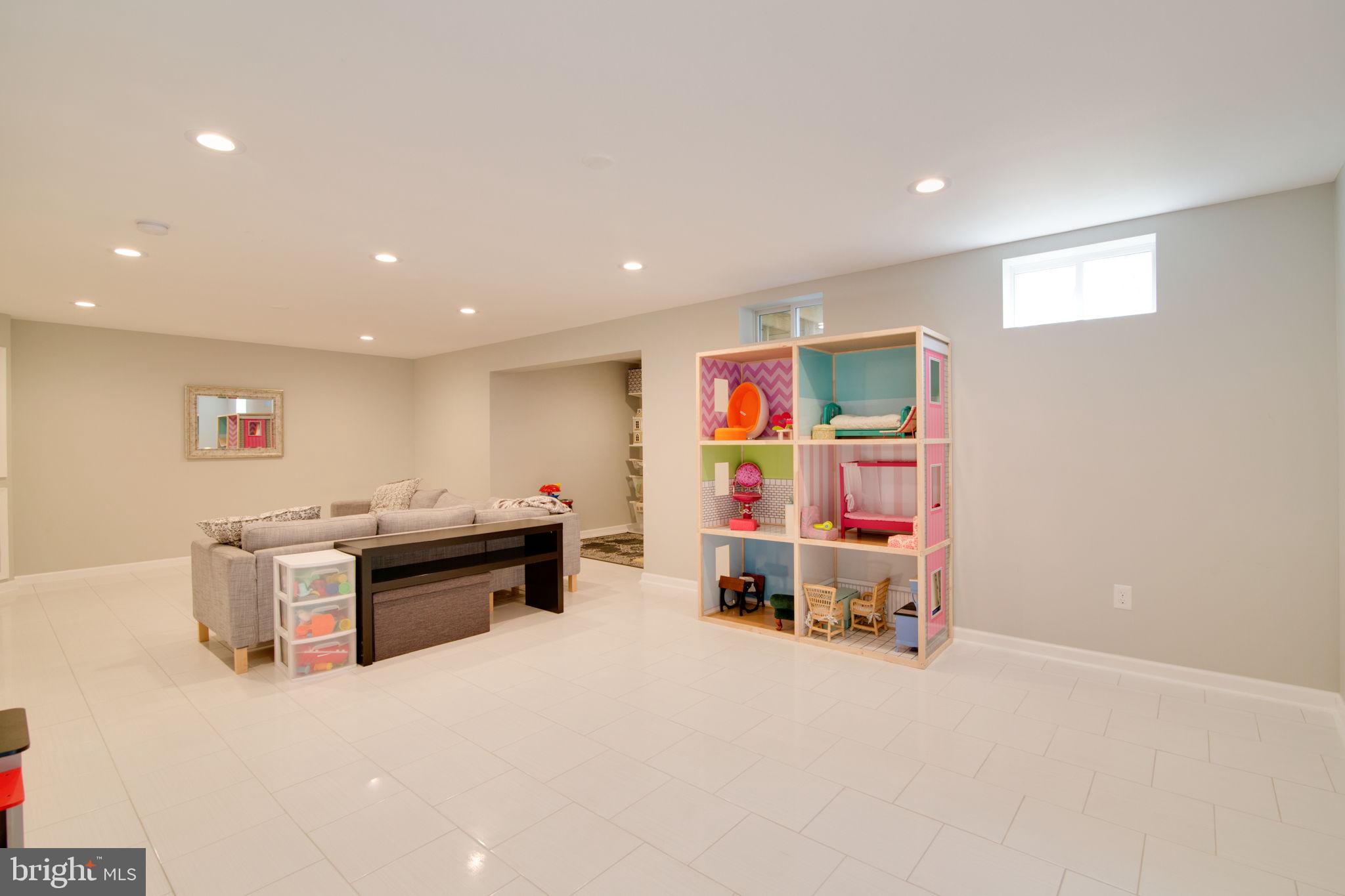 LADYSMITH VILLAGE - Residential