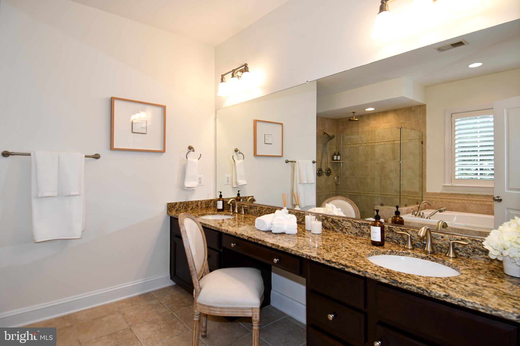 CENTREVILLE FARMS - Residential