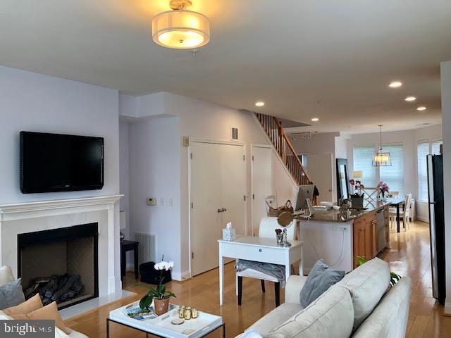 ROSSLYN - Residential Lease