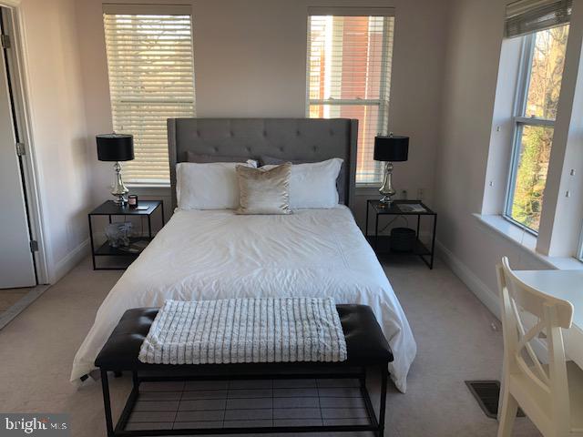 ROSSLYN - Residential Lease