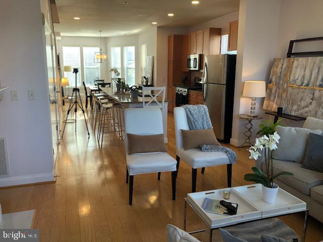 ROSSLYN - Residential Lease