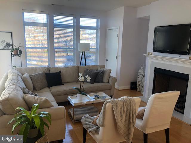 ROSSLYN - Residential Lease