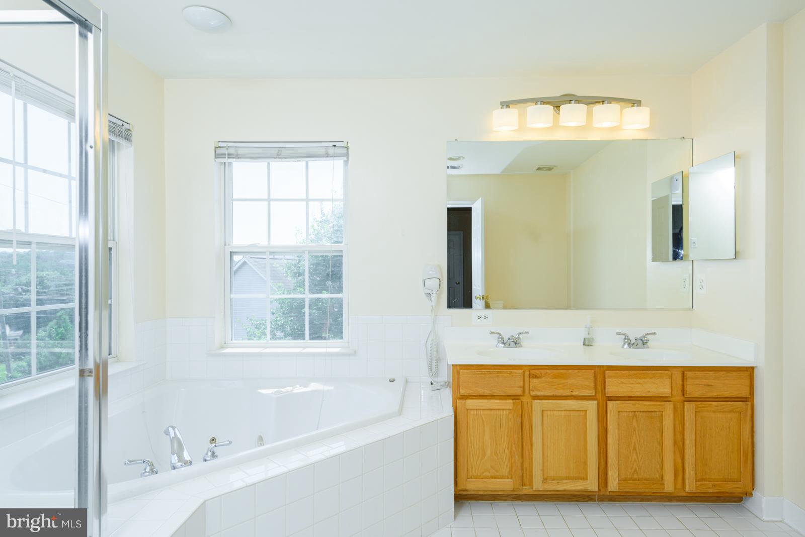 KINGSTOWNE - Residential Lease